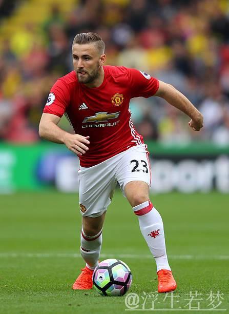 达姆斯高传中失误 卢克·肖打入乌龙球